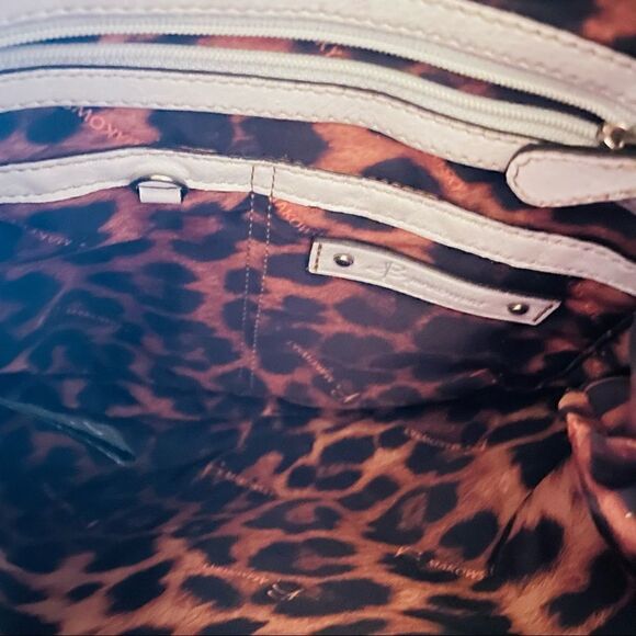 B MAKOWSKY | cream & white leather handbag - Picture 3 of 12